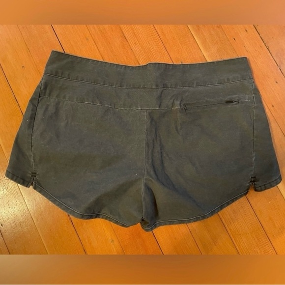 Hurley LR Portside Short. Excellent condition. Like New. Size 5 (Small / Medium) - Picture 2 of 3